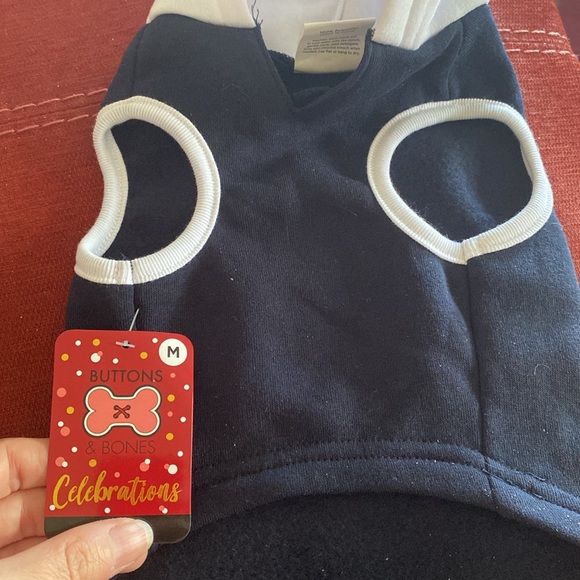 🆕BUTTONS & BONES: Pet Hoodie “Free Kisses” Navy and White NWT Size M - Picture 2 of 7